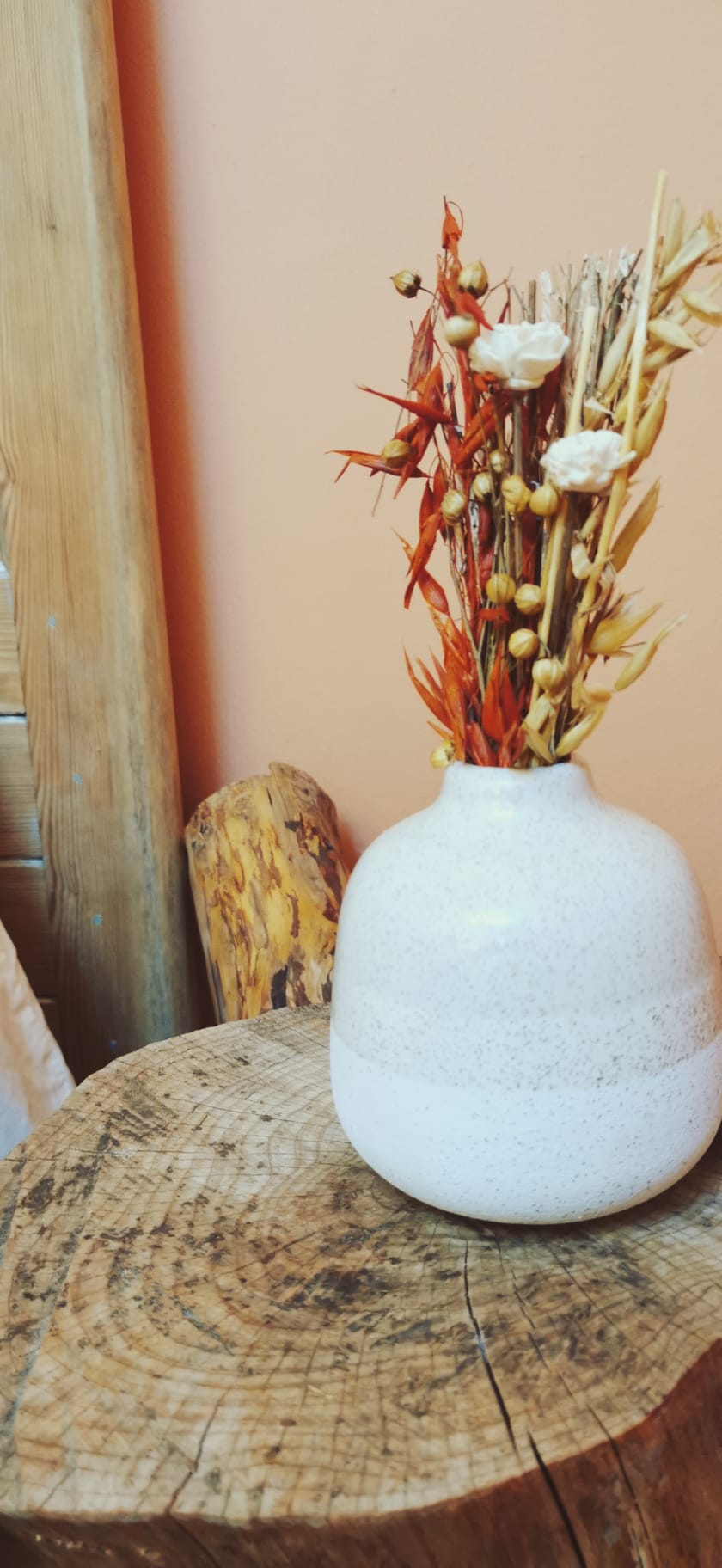 déco bohème de la chambre de la maison d'hôtes le chant du coquelicot à Baziège