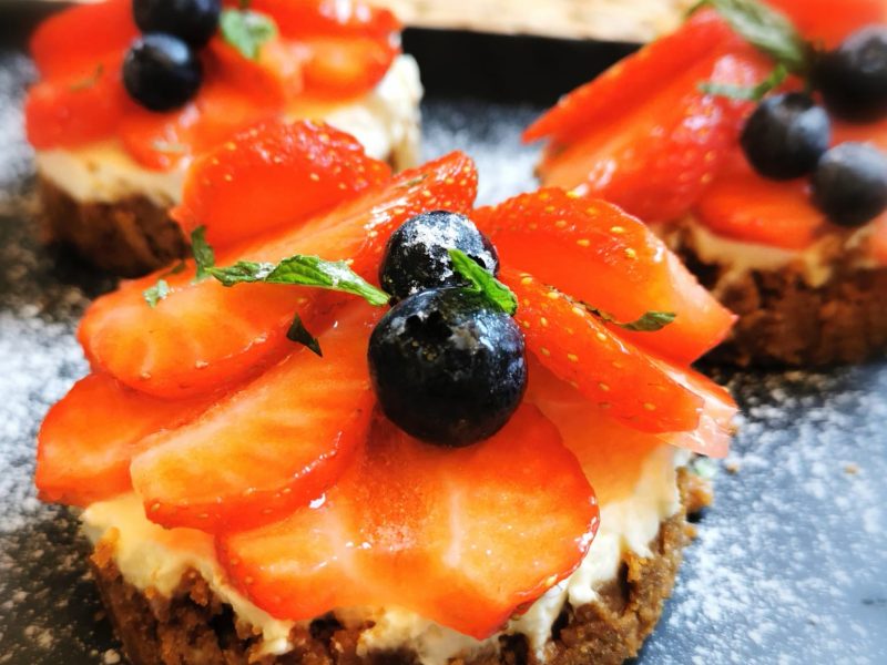 divine patisserie à la table du chant du coquelicot : tarte aux fraises sans cuisson